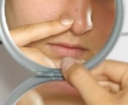 Que déduire les souillures sur la personne des boutons