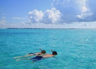 Snorkeling dans un lagon